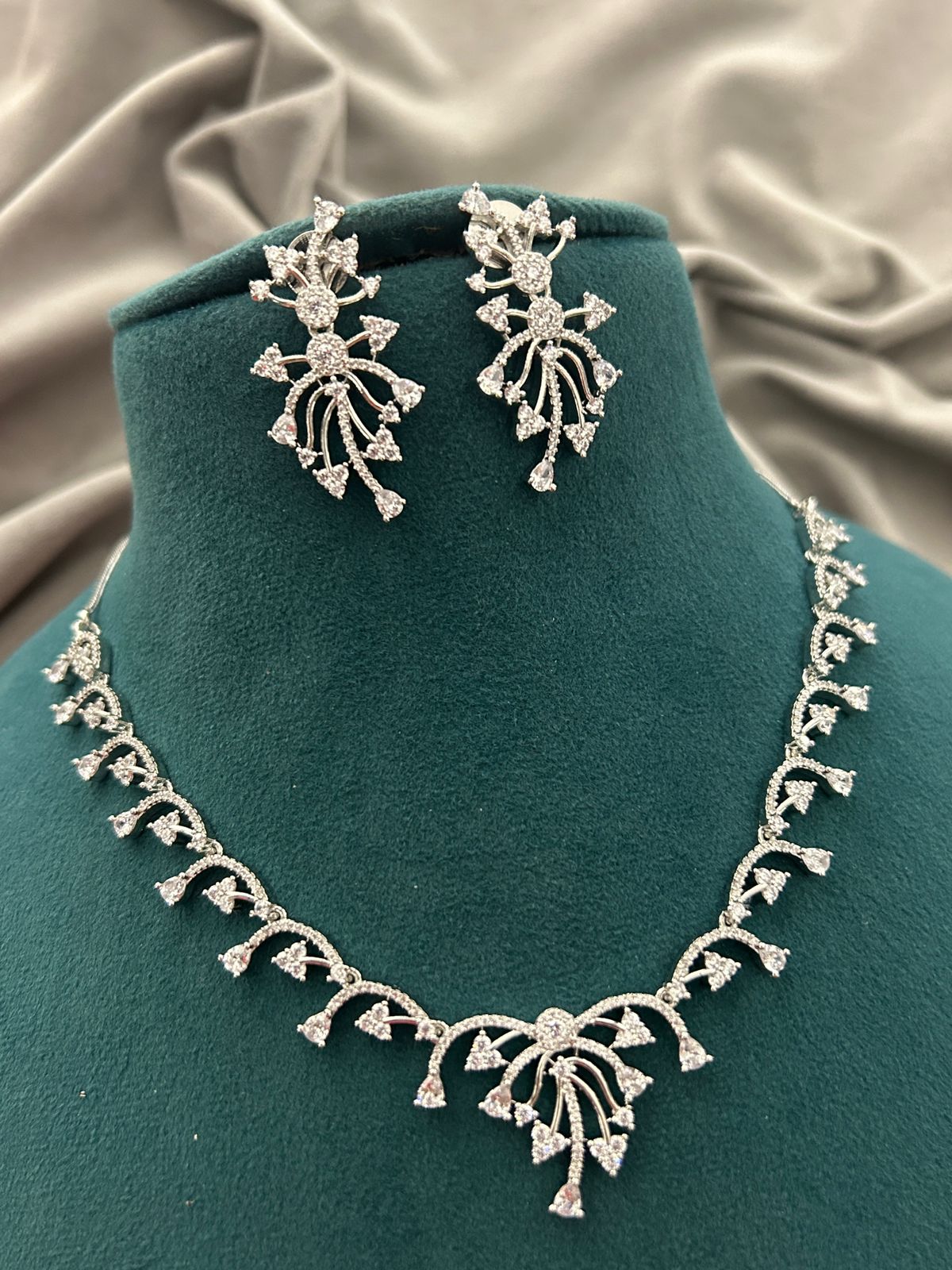 Graceful Diamond Vine Necklace Set